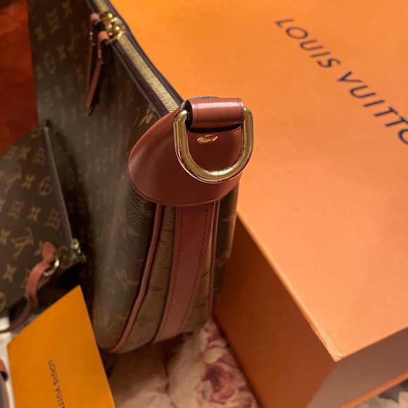 Never Used Louis Vuitton Loop Hobo Monogram Shoulder Bag with Accessories! - Picture 5 of 11